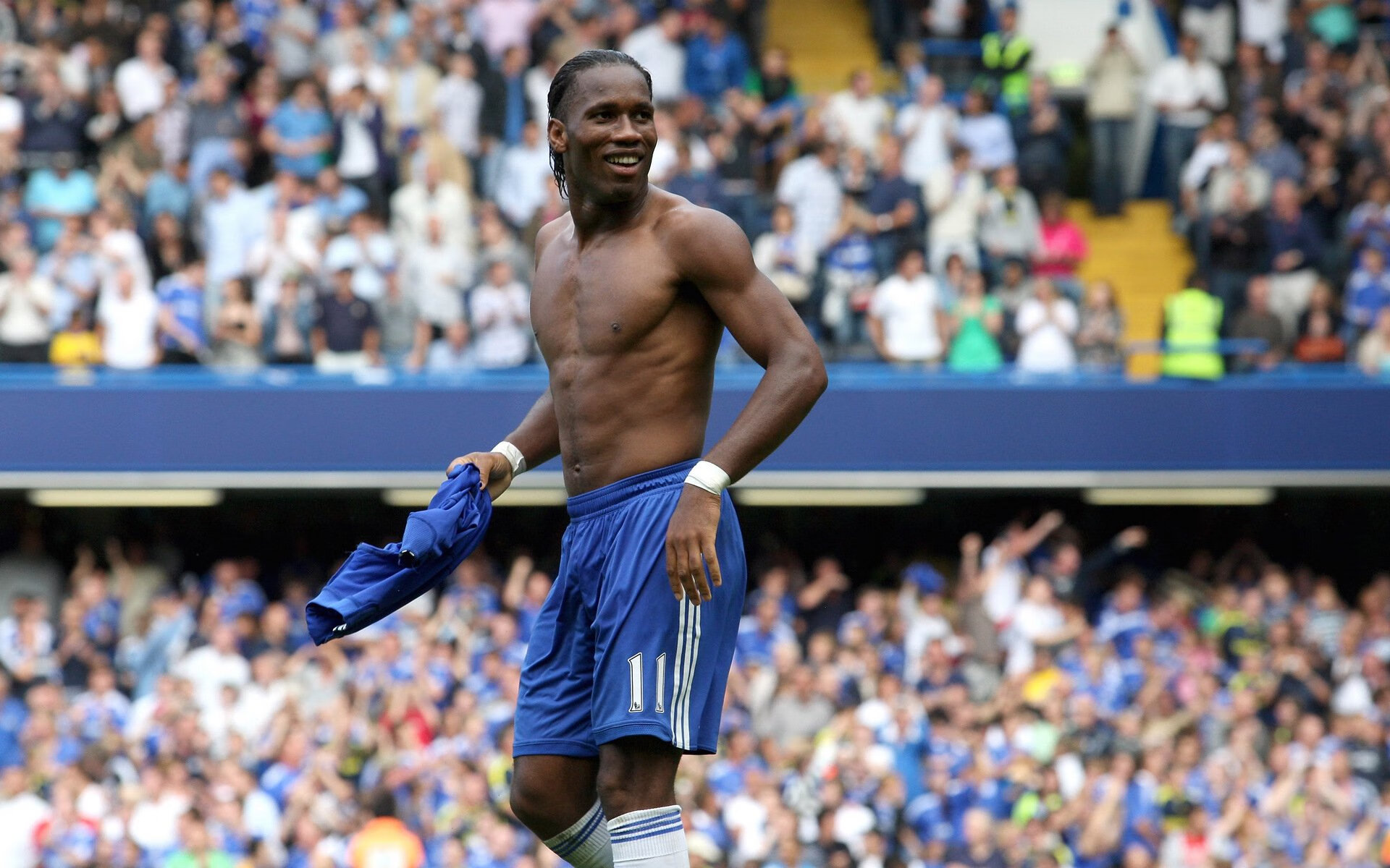 JIU YOU GAME-“华金·托比利亚的精准铲球与强硬拼搏，为美洲狮队提供坚强防守保障”